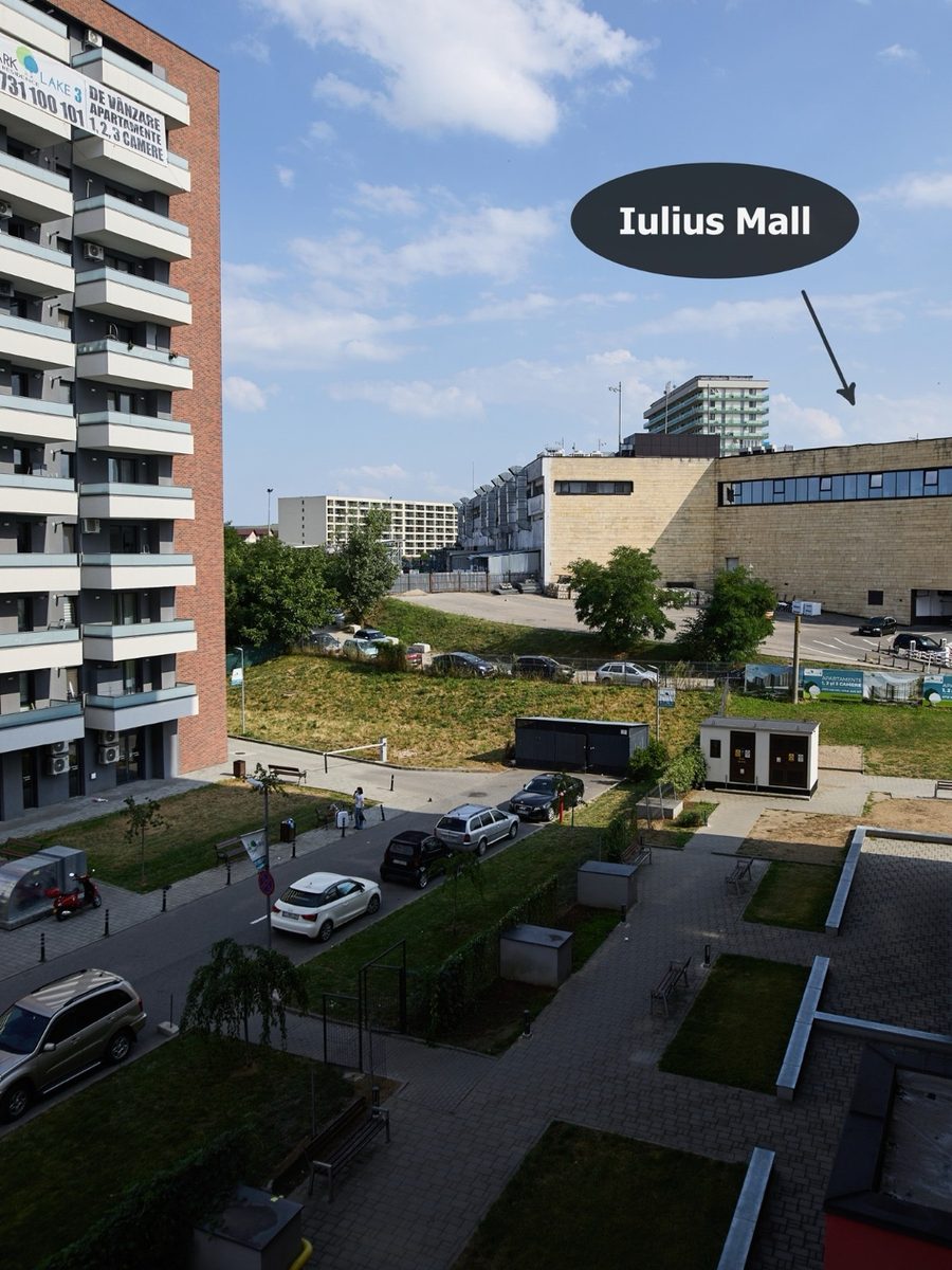 Iulius Mall Park Lake
